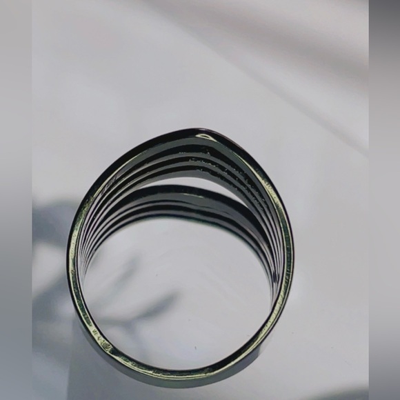 NWT Unisex silver stainless steel ring, laser cut pattern. Size 7 - Picture 8 of 15